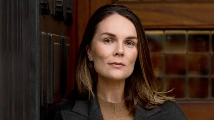 Escritora Caro Claire Burke